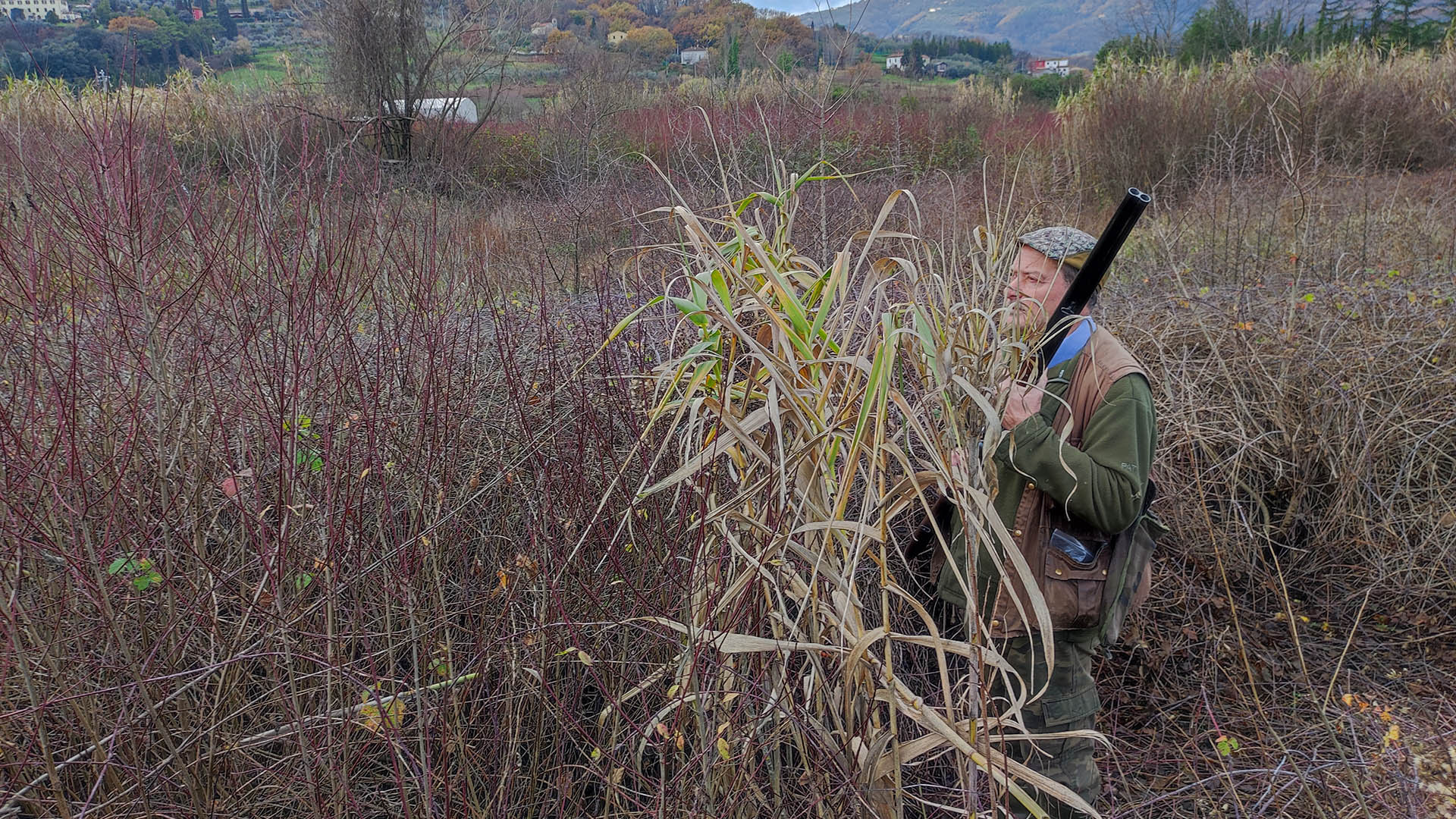 Al rientro serale occorre cercare di celarsi agli occhi dei selvatici, magari aiutandosi con qualche canna dolce presente in loco