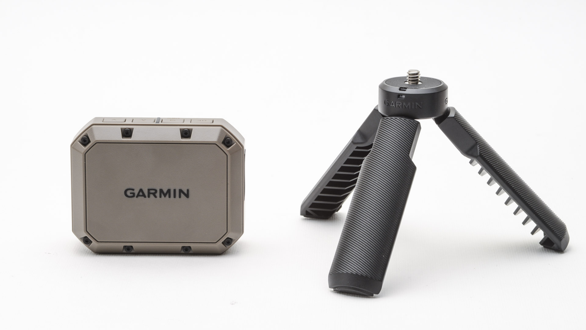 La parte anteriore dello strumento, dietro alla scritta Garmin, porta la tecnologia radar di rilevazione della velocità. Necessita di circa 20 metri di volo per fornire dati attendibili