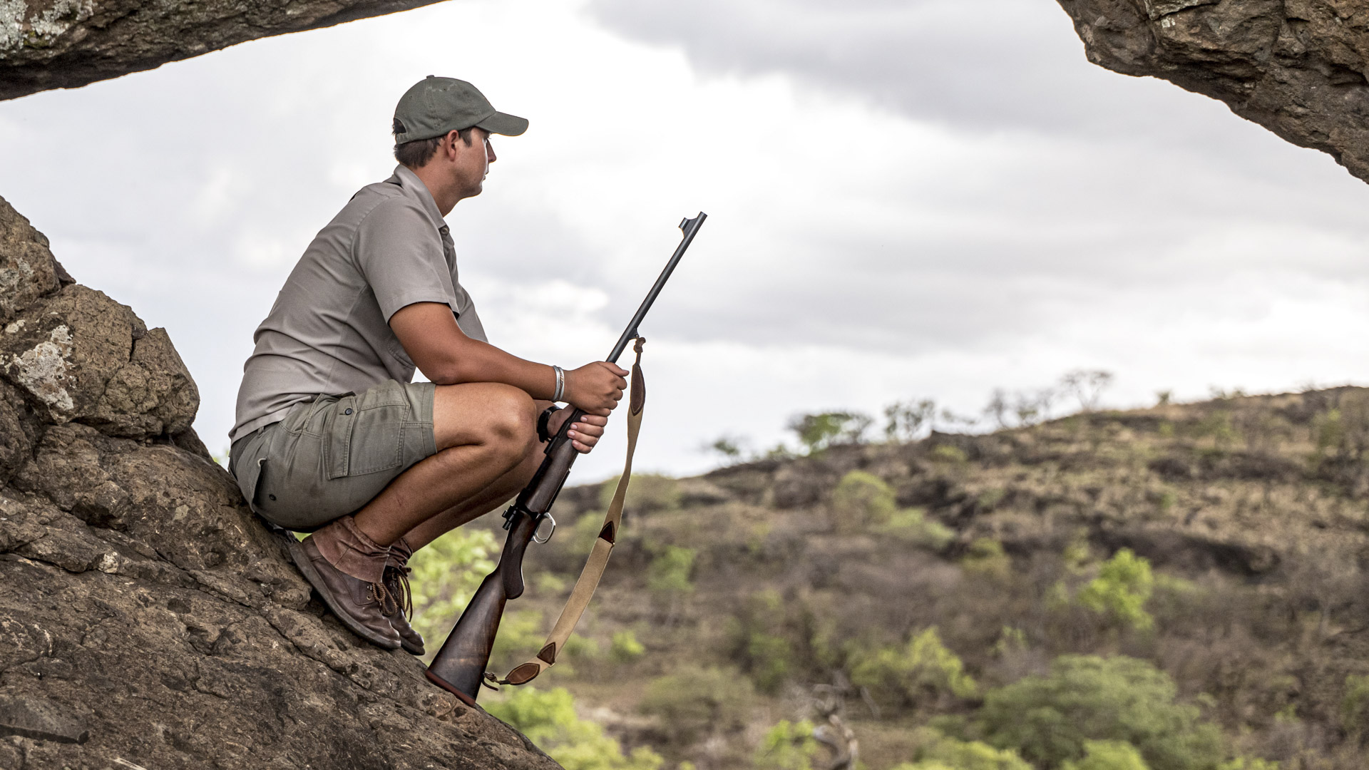 I professional hunter Gareth Lecluse (nell'immagine) e Ade Langley hanno guidato Simon Barr alla ricerca delle antilopi che si era prefissato di incontrare